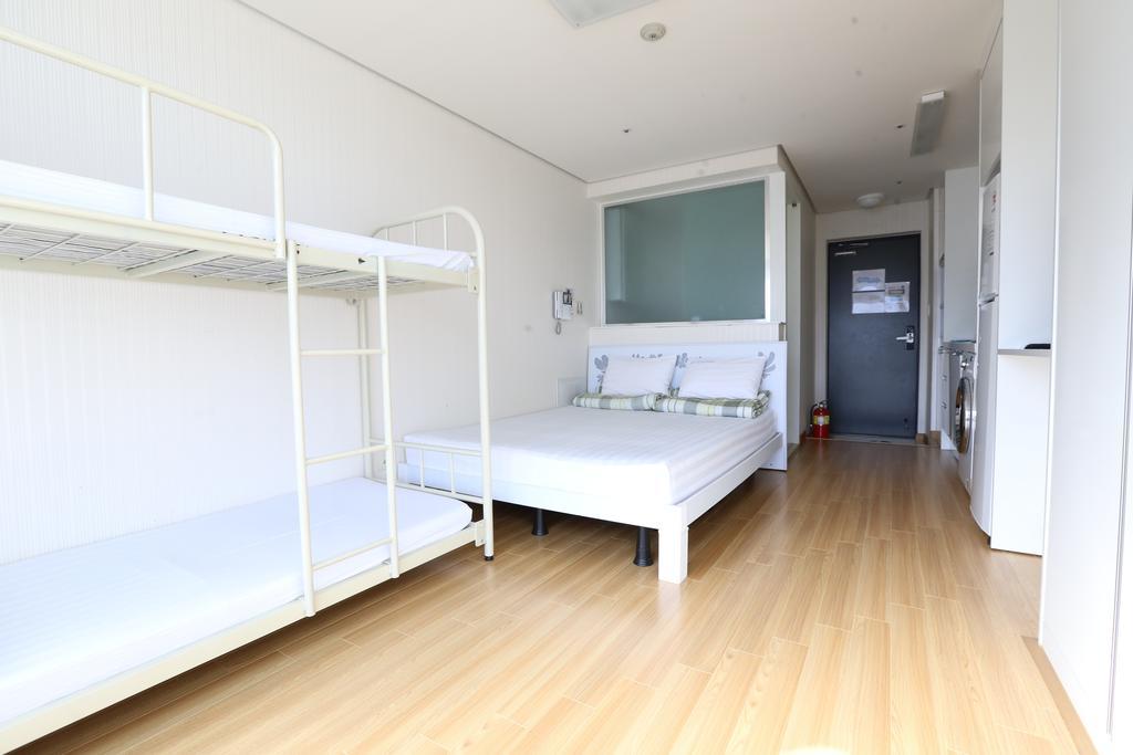 Phil House Albergue Guri Habitación foto