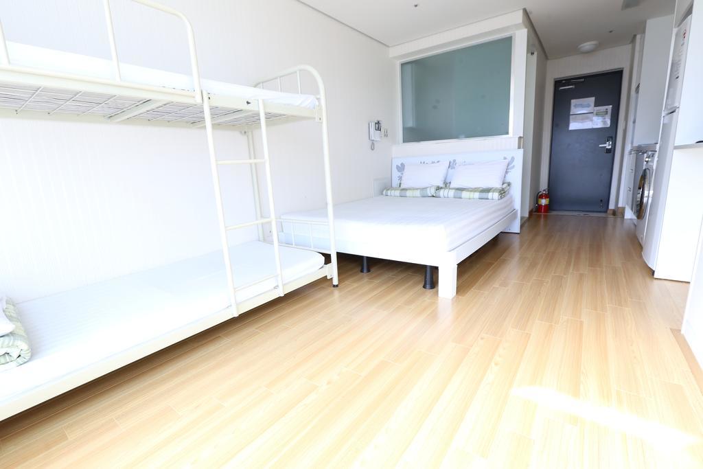 Phil House Albergue Guri Habitación foto