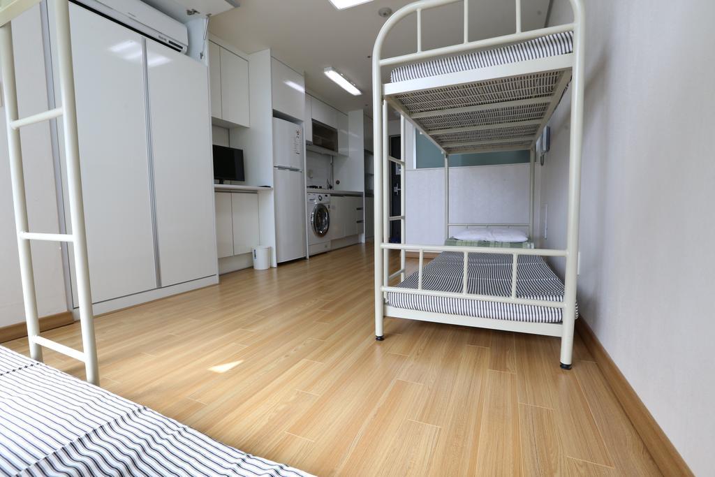 Phil House Albergue Guri Habitación foto