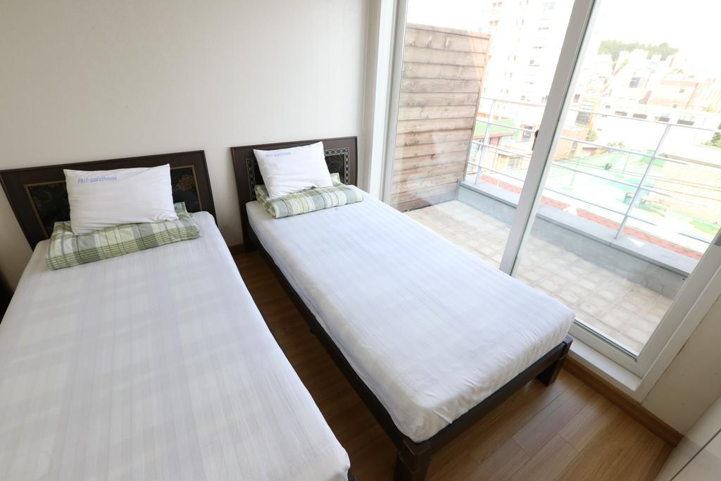Phil House Albergue Guri Habitación foto