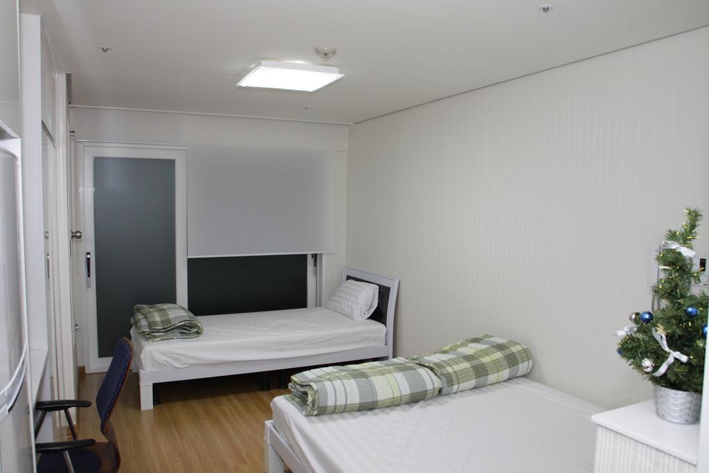 Phil House Albergue Guri Habitación foto