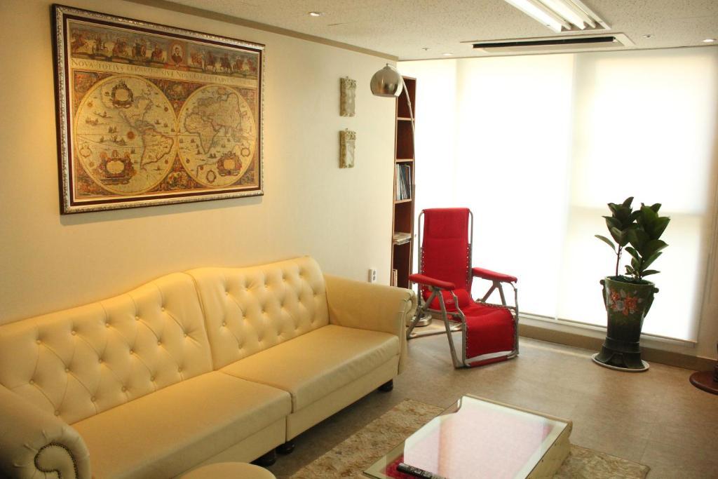 Phil House Albergue Guri Exterior foto