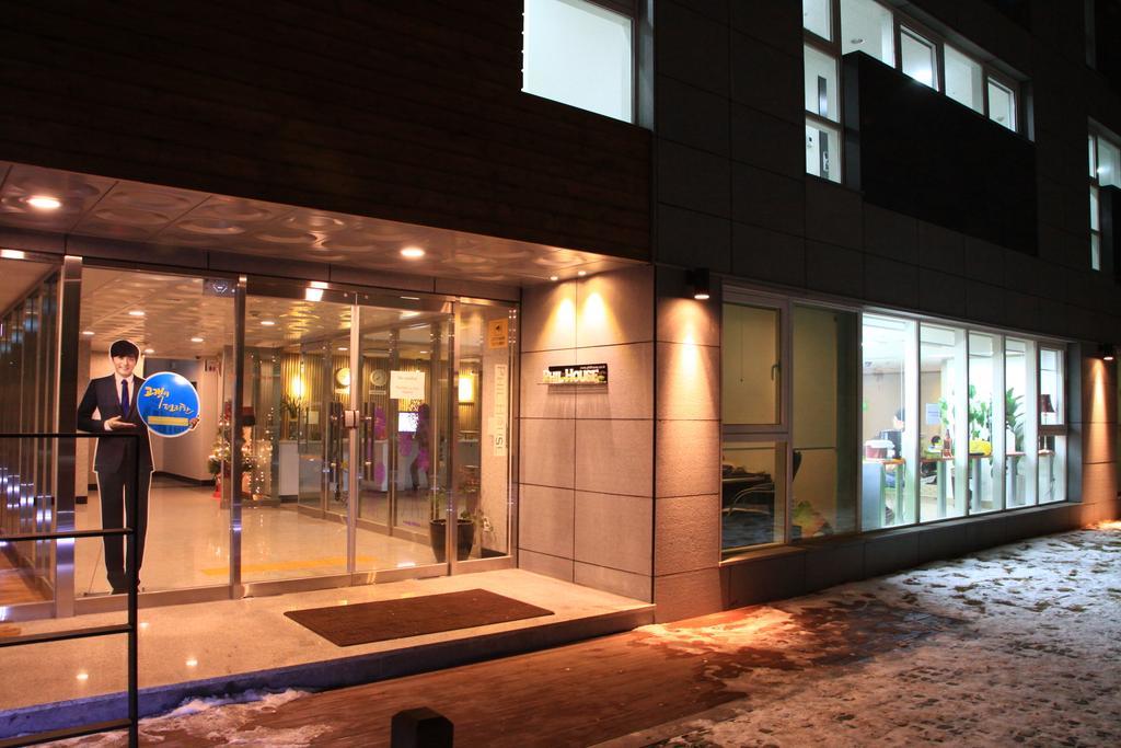 Phil House Albergue Guri Exterior foto
